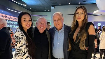 Sidney Oliveira com sua esposa, Sai Ponjan Oliveira, e o amigo Marco Polo Del Nero, que estava acompanhado de sua namorada, Clara Brasil - Foto: Divulgação