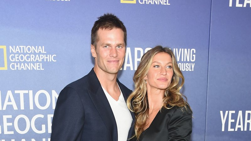 Modelo Gisele Bündchen e jogador de futebol americano Tom Brady anunciaram o fim do casamento de 13 anos - Foto: Getty Images