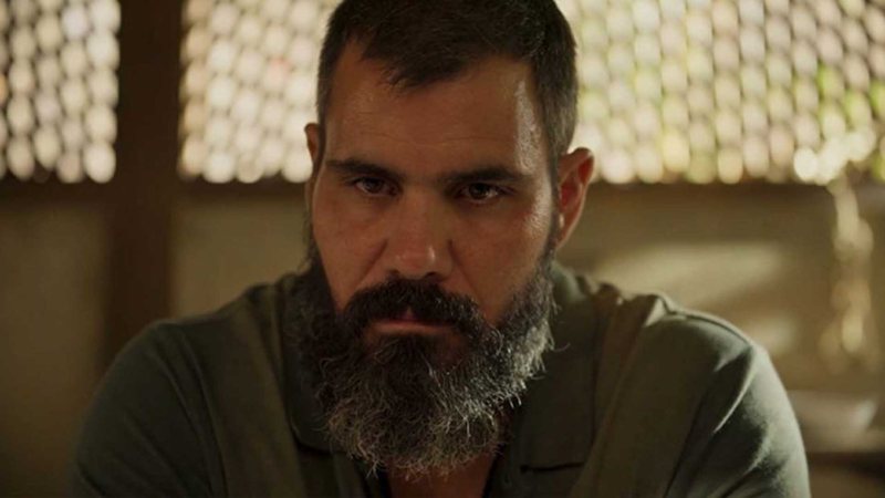 Alcides (Juliano Cazarré) na novela Pantanal - Foto: Reprodução / Globo