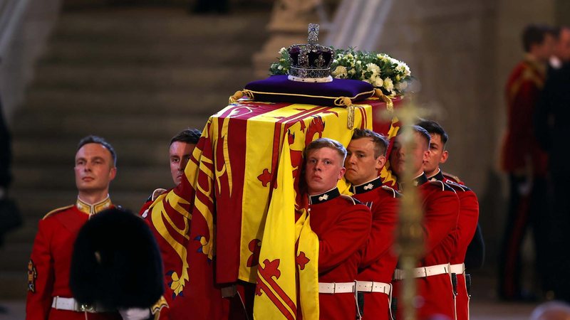 Caixão da Rainha Elizabeth II é velado em Londres - Foto: Getty Images