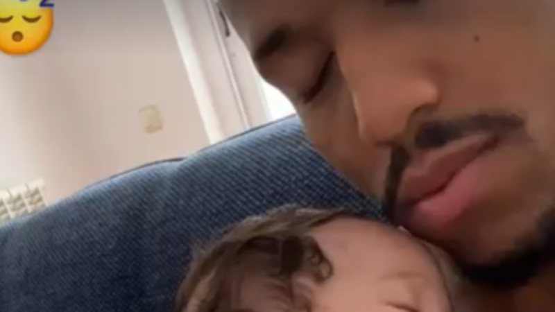 Zagueiro do Real Madrid, Éder Militão e Karoline Lima são pais de Cecília, de dois meses - Foto: Reprodução / Instagram