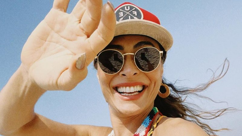 Juliana Paes curte dia de praia com vestido de crochê curtinho - Reprodução/Instagram