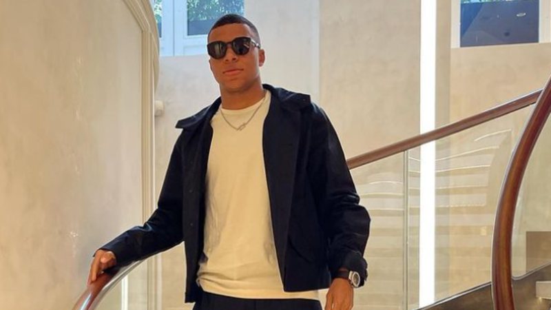 De acordo com imprensa internacional, o jogador Kylian Mbappé está namorando Ines Raul, primeira trans a posar para a Playboy - Foto: Reprodução / Instagram