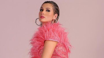 Lívia Andrade arrasa com look rosa nada discreto - Reprodução/Instagram