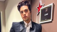 Luan Santana aposta em terno elegante para participar de show em  Nova York - Reprodução/Instagram