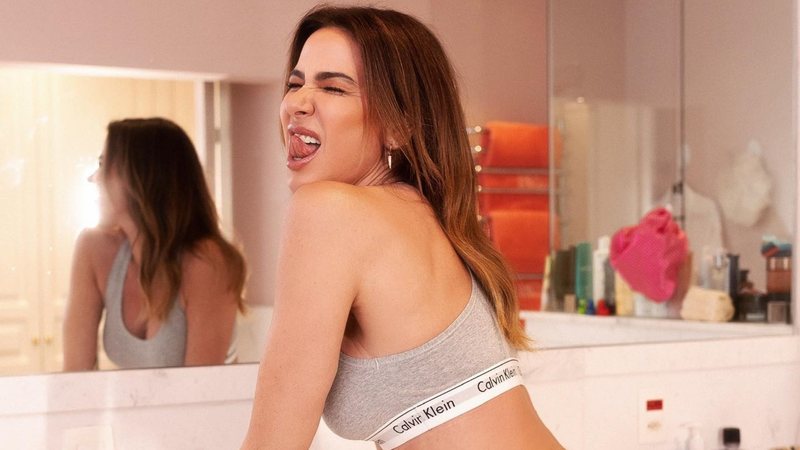 Luciana Gimenez mostra corpão malhado ao empinar o bumbum apenas de calcinha e sutiã em fotos sensuais - Foto/Instagram