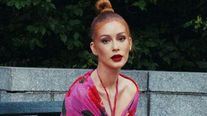 Marina Ruy Barbosa arrancou elogios dos fãs ao exibir um vestido curtinho super colado ao corpo - Reprodução/Instagram