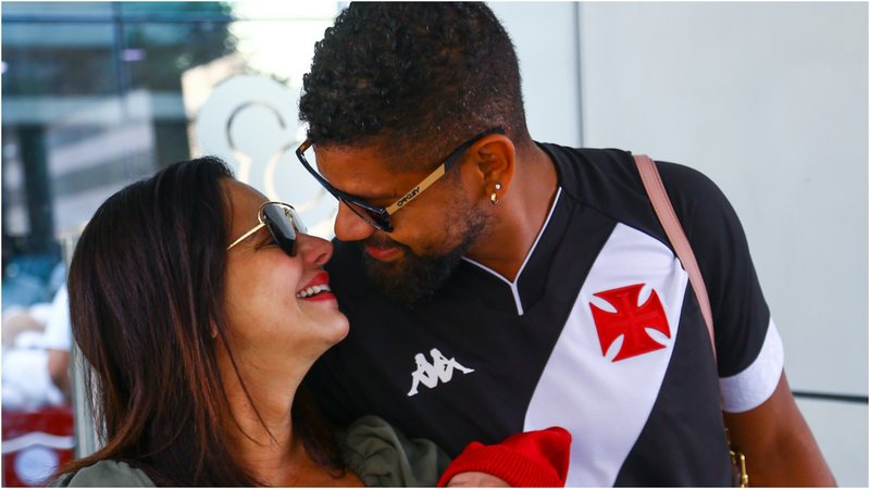 Viviane Araújo e Guilherme Militão deixam a maternidade com o filho, Joaquim - Vítor Pereira/AGNEWS