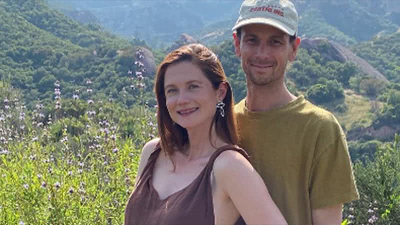 Bonnie Wright e o marido, Andrew - Foto: Reprodução / Instagram