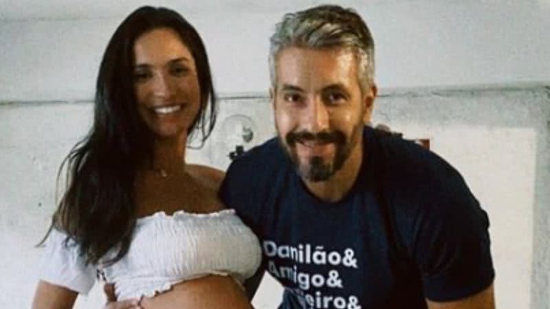 Para celebrar o aniversário de Danilo Vieira, a também jornalista Mari Cardoso deixou o barrigão à mostra e encantou os internautas - Foto: Reprodução / Instagram