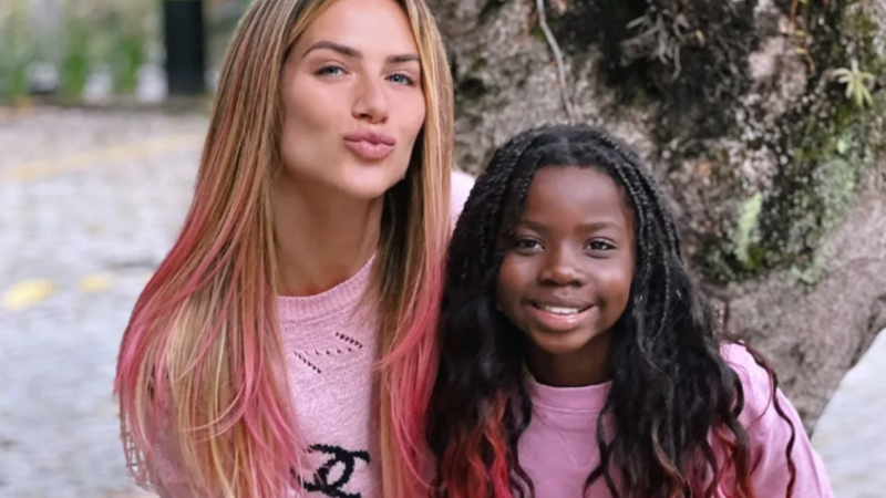 Giovanna Ewbank e Titi coloriram os fios juntas - Reprodução/Twitter