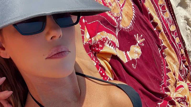 Deborah Secco impressiona ao renovar o bronzeado em dia de praia - Reprodução/Instagram