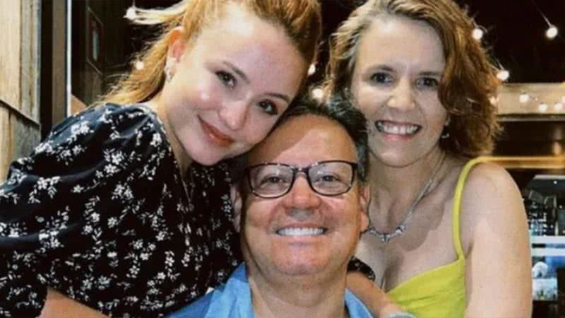 Larissa Manoela e os pais, Gilberto e Silvana - Foto: Reprodução / Instagram