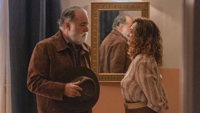 Antonio La Selva e Agatha na novela Terra e Paixão - Foto: Globo/Fábio Rocha