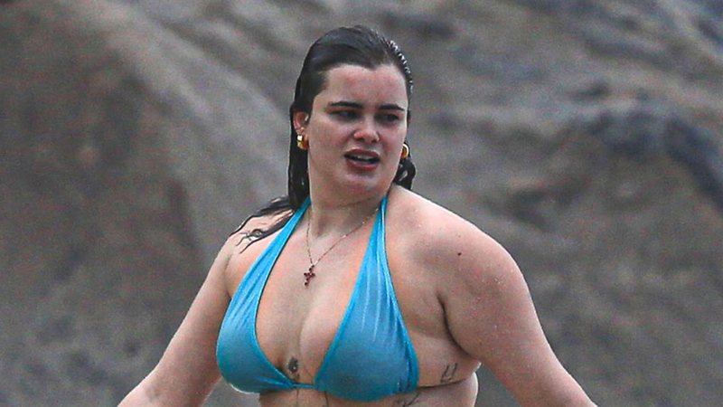 Barbie Ferreira em praia no Rio de Janeiro - Fotos: AgNews