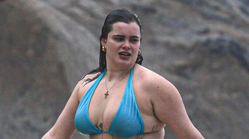 Barbie Ferreira em praia no Rio de Janeiro - Fotos: AgNews