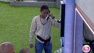 Tina atende o Big Fone no BBB 23 - Foto: Reprodução / Globo