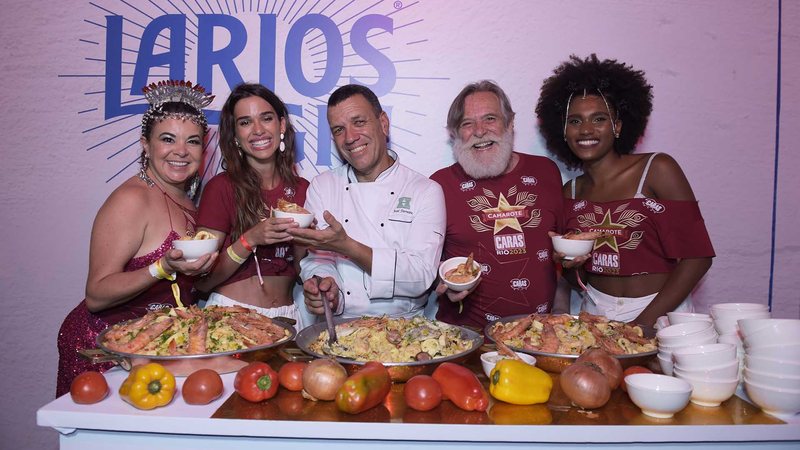 Suzy Lopes, Theresa Fonseca, José de Abreu e Mariana Sena se deliciam com paella by Larios do chef José Ferreira - FOTOS: SELMY YASSUDA