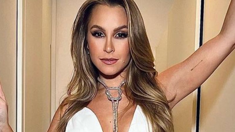 Carla Diaz surge arrasadora com vestido branco - Reprodução/Instagram