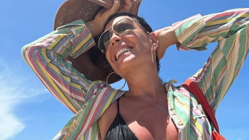 Carolina Ferraz mostra fotos na praia - Foto: Reprodução / Instagram