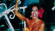 Gal Costa apostou em visual ousado e mostrou barriga de fora no Carnaval do Rio - Foto: Acervo CARAS