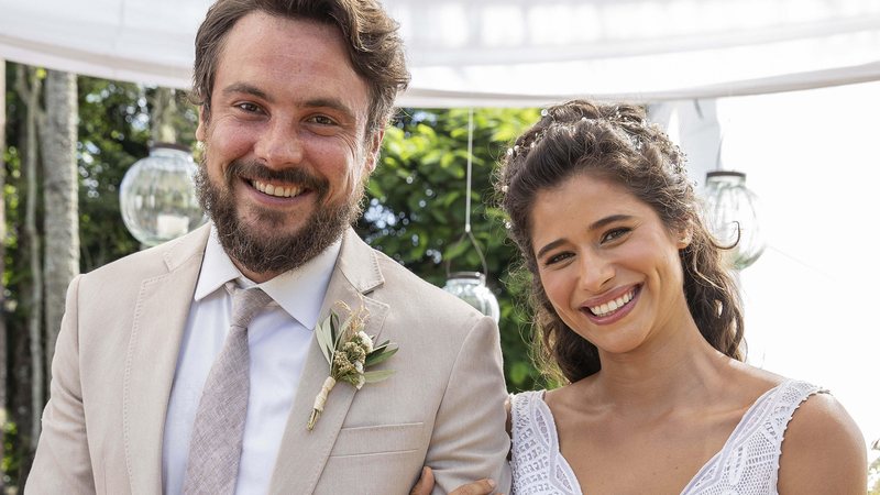 Casamento de José (Sergio Guizé) e Candoca (Isadora Cruz) na novela 'Mar do Sertão' - Fotos: Globo / Fábio Rocha