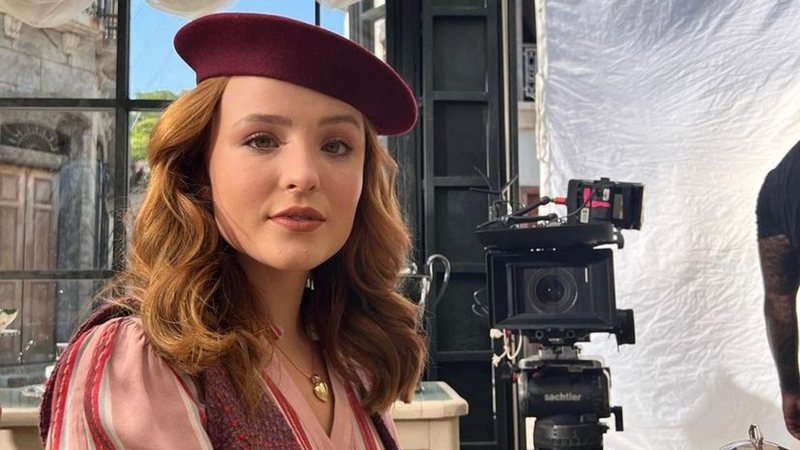 Larissa Manoela celebrou 1 ano da novela "Além da Ilusão" com imagens dos bastidores - Reprodução: Instagram