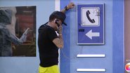 Mc Guimê atende o Big Fone no BBB 23 - Foto: Reprodução / Globo