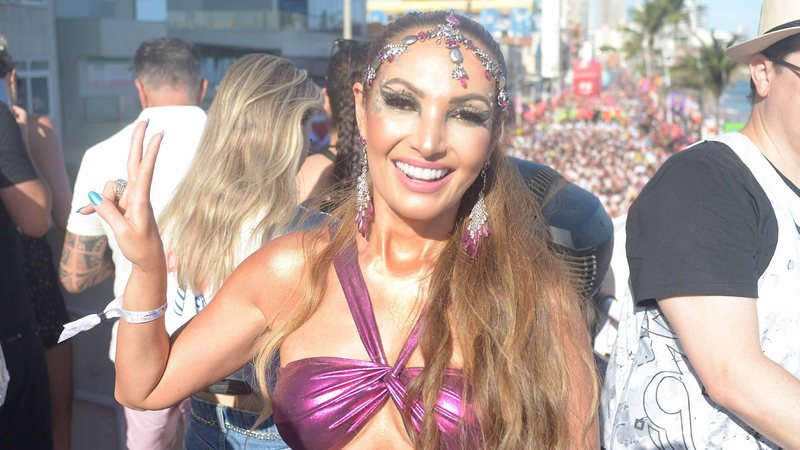 Aos 46 anos, Patrícia Poeta curte Carnaval só de top e com corpo sequinho à mostra - AgNews