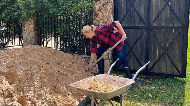 Ana Hickmann trabalhando na terra - Foto: reprodução/Instagram