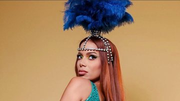 Anitta esbanjou beleza em um look colorido para performar - Reprodução: Instagram