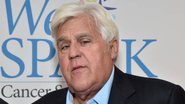 Apresentador e comediante Jay Leno sofre acidente e quebra clavícula, fratura costelas e mais - Foto: Getty Images