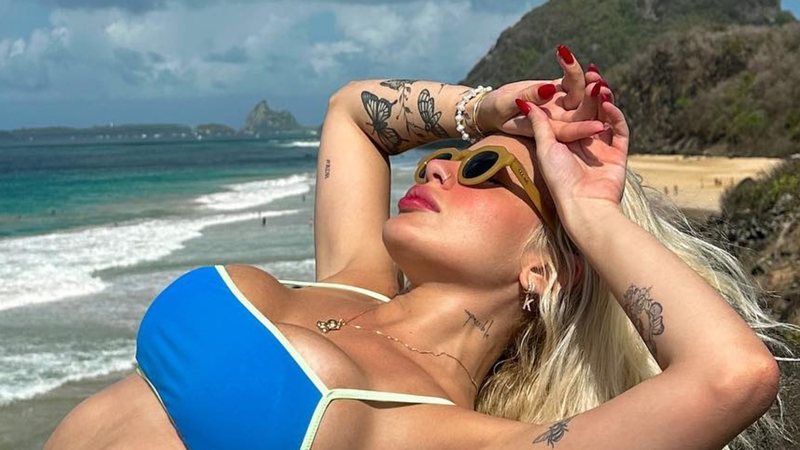 Karoline Lima posa de biquíni na praia - Reprodução/Instagram