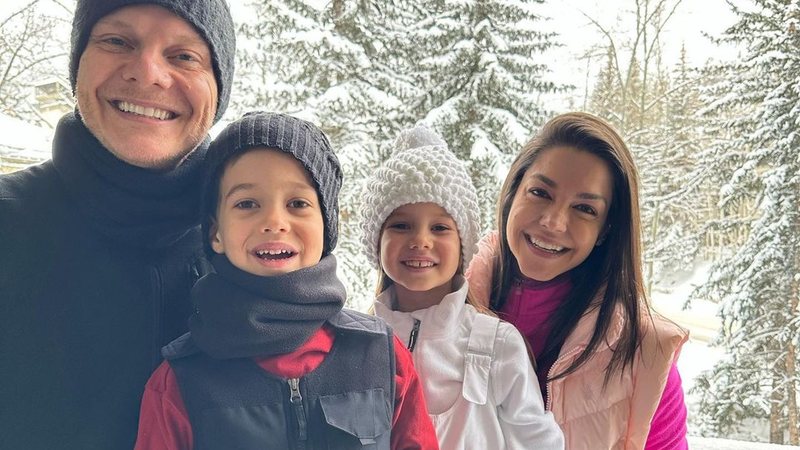 Michel Teló, Teodoro, Melina e Thais Fersoza curtem neve - Foto: reprodução/Instagram