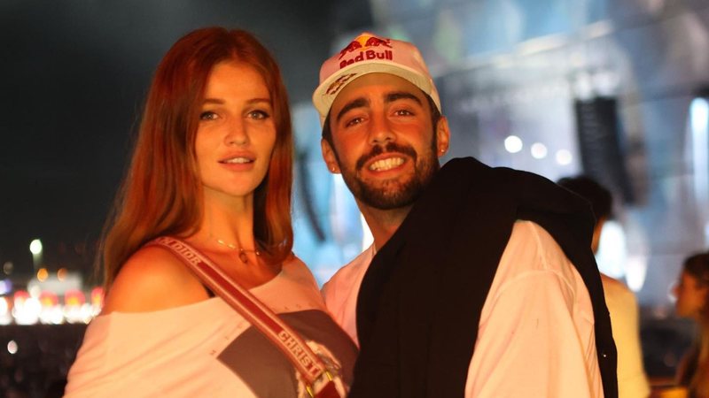 O casal Cintia Dicker e Pedro Scooby; modelo revelou diagnóstico de Aurora, sua filha recém nascida - Foto: Reprodução/Instagram @cintiadicker