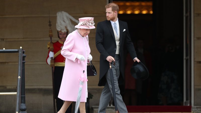 Principe Harry junto de sua avó rainha Elizabeth - Foto: Getty Images