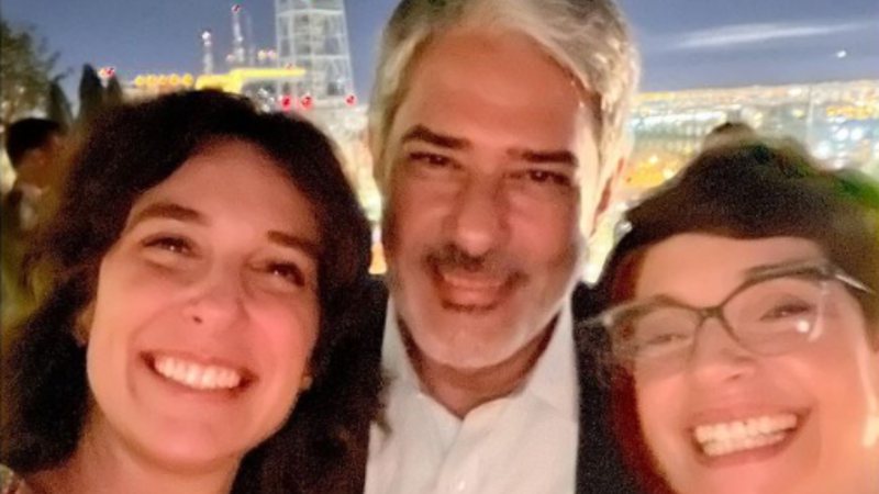 Jornalistas da Globo William Bonner e Renata Lo Prete se unem em Brasília junto da esposa do apresentador, Natasha Dantas - Foto: Reprodução / Instagram