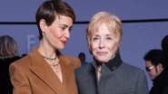 Sarah Paulson aparece com sua esposa, Holland Taylor, de mãos dadas - Foto: Gettyimages