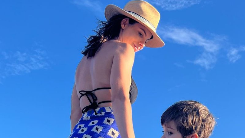 Sthefany Brito passeia na praia com o filho - Reprodução/Instagram