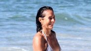 Andréa Beltrão em uma praia no Rio de Janeiro - Fotos: Dan Delmiro / AgNews