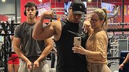 Carla Perez e Xanddy esbanjam boa forma ao lado do filho - Reprodução/Instagram