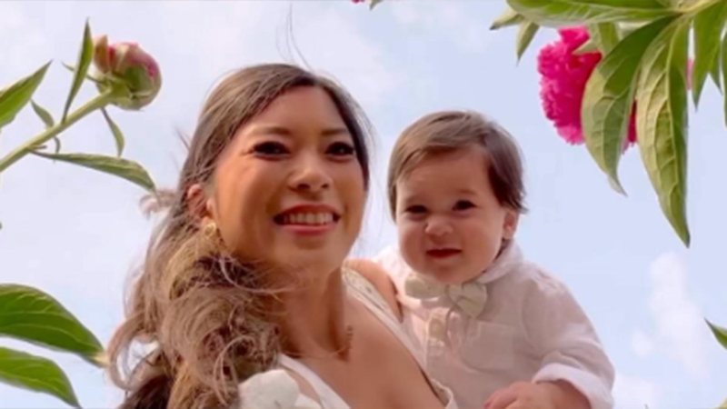 Christine Tran Ferguson e o filho, Asher - Foto: Reprodução / Instagram