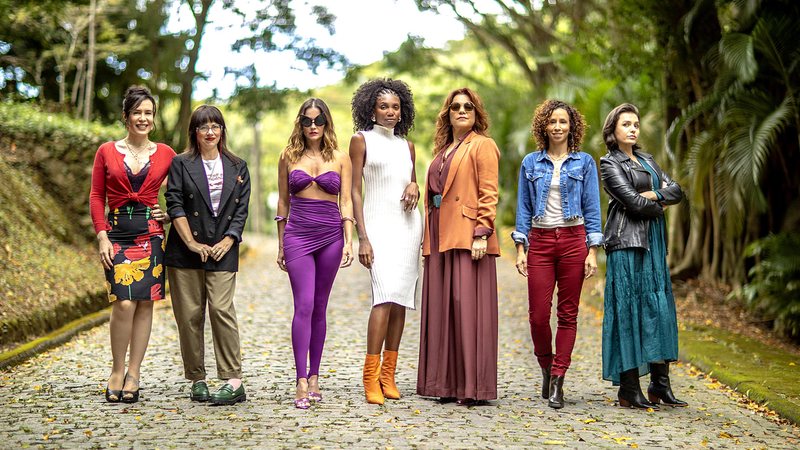 Maria Clara Spinelli, Karine Teles, Deborah Secco, Késia, Isabel Teixeira, Thalita Carauta e Monica Iozzi na novela Elas Por Elas - Foto: Globo / João Cotta