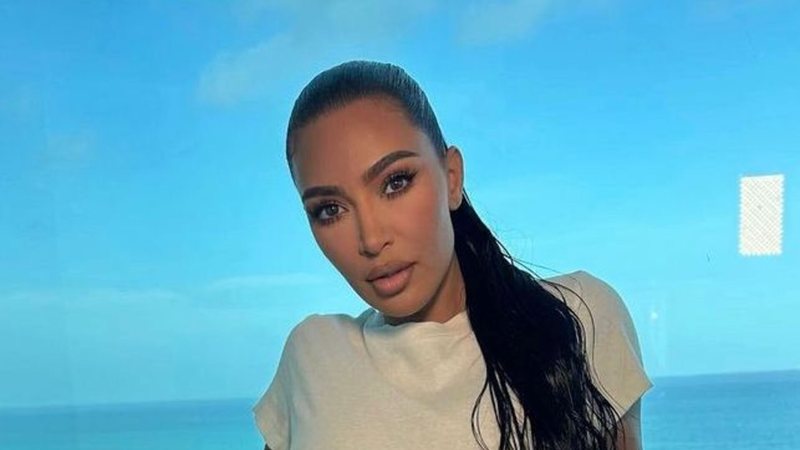 Kim Kardashian surpreendeu os fãs ao posar com David e Victoria Beckham em jogo de futebol - Reprodução: Instagram