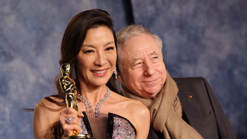 Após 19 anos de noivado, Jean Todt e ganhadora do Oscar Michelle Yeoh se casam - Foto: Getty Images