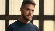 Theo (Emilio Dantas) na novela Vai na Fé - Foto: Reprodução / Globo