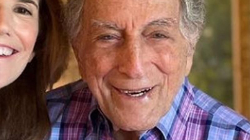 Tony Bennett posou com a esposa, Susan, um mês antes de sua morte - Foto: Reprodução / Instagram