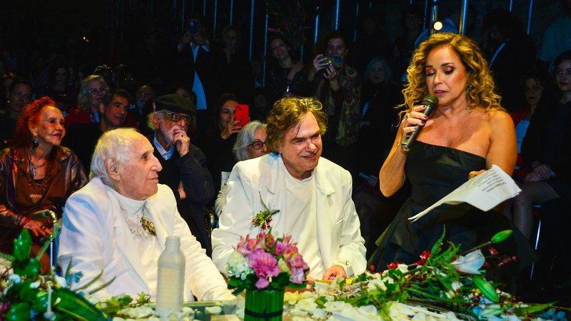 A cantora Daniela Mercury durante homenagem no casamento de Zé Celso e Marcelo Drummond - Foto: Divulgação/AgNews