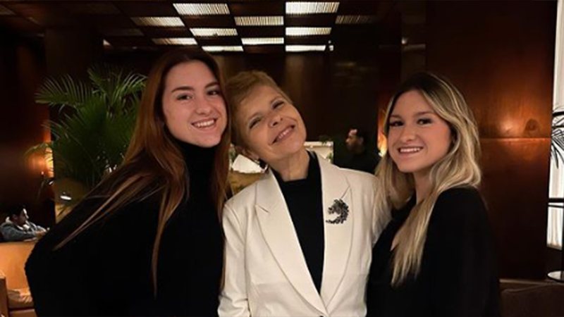 Sofia e Marina Liberato com a mãe, Rose Miriam - Foto: Reprodução / Instagram