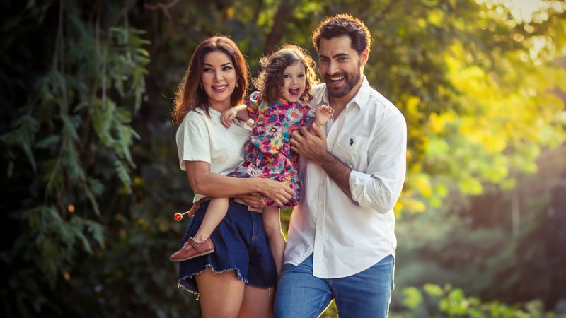 A cantora Liah Soares, seu marido, Carlo Porto, e sua filha, Maria Liz - Foto: Léo Reis